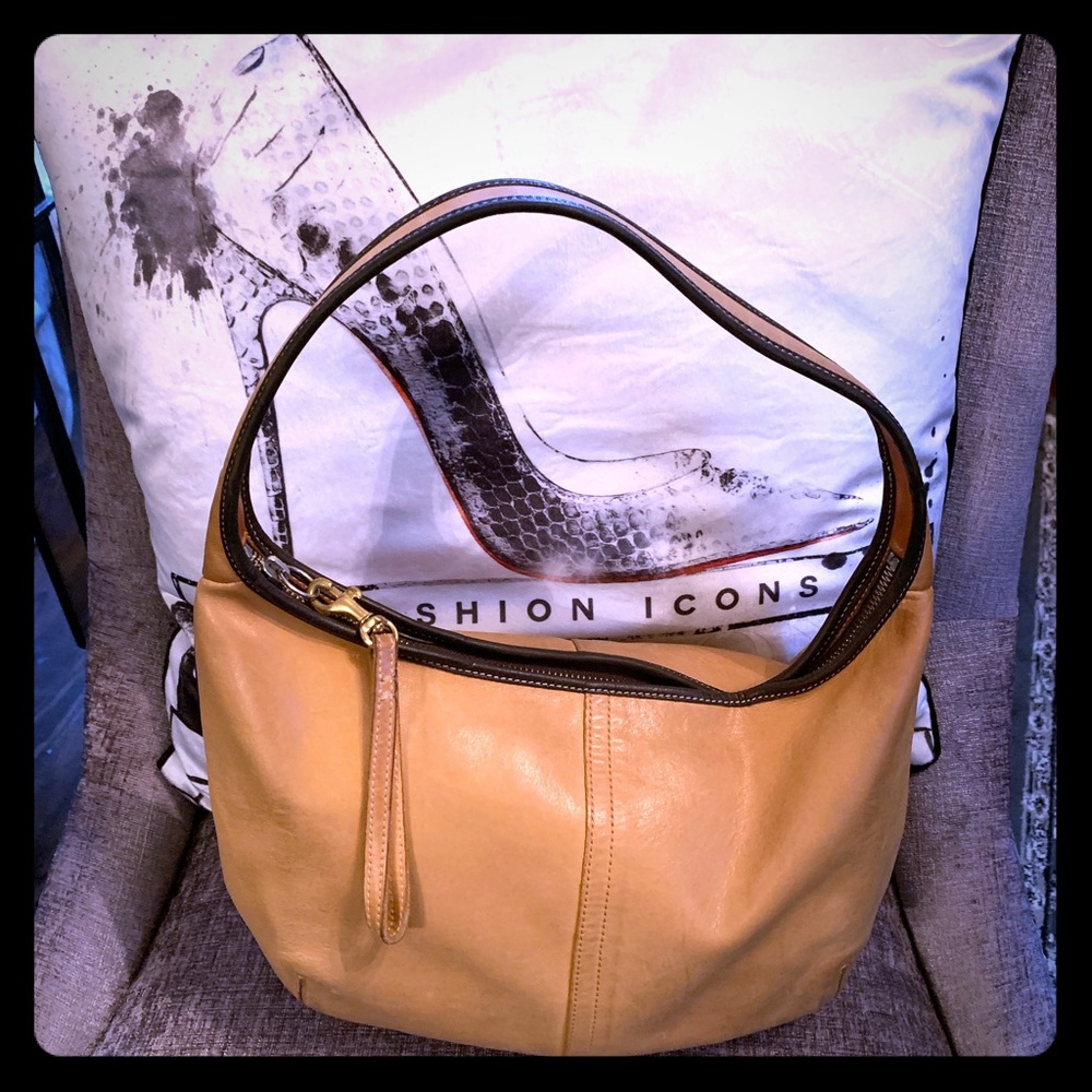 Gorgeous camel butter leather coach hobo bag💛